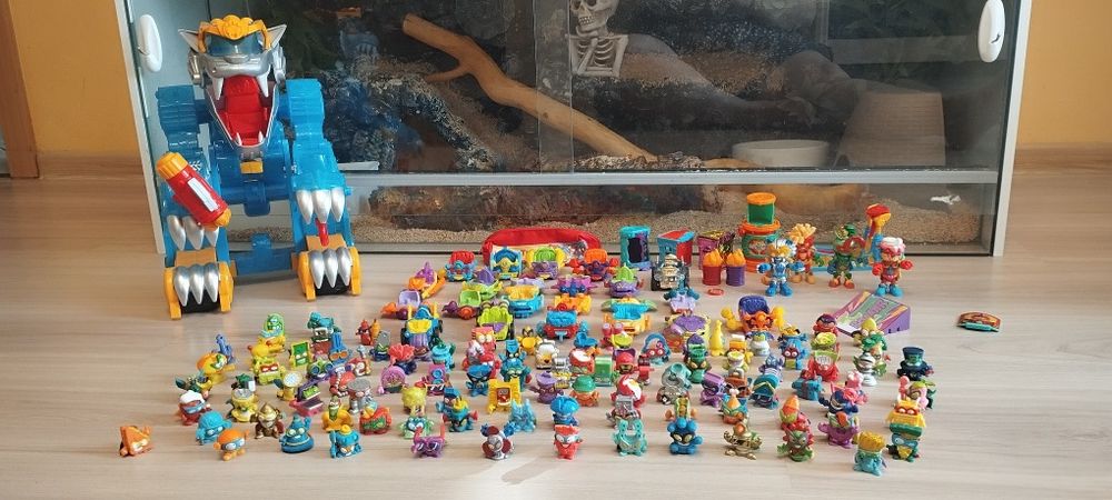 Tiger bot i kolekcja superthingsów i pojazdów.  
Stan bdb

Całość 200z