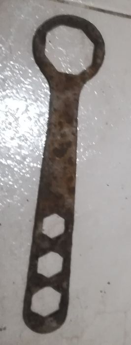 Chave Antiga de Rodas de Carroça