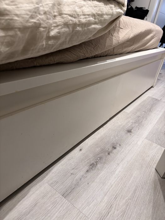 Sprzedam łóżko sypialniane z IKEA z serii MALM.
