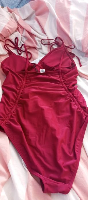 Продам цельный купальник