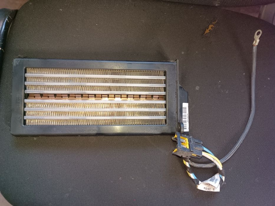 Додатковий обігрівач салону.