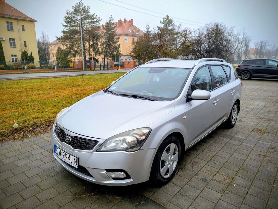 Kia Ceed Kia Ceed SW 1.6 CRDi | 2010 | Diesel | Manual | 2 komplety kół