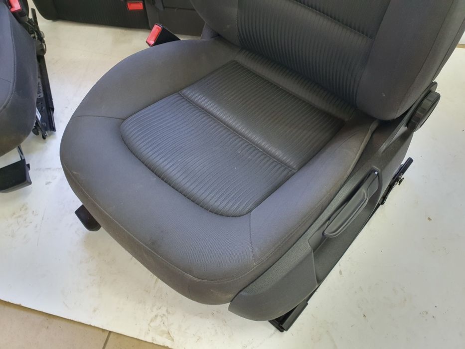 Fotele Audi A4 B8 Kombi stan Idealny