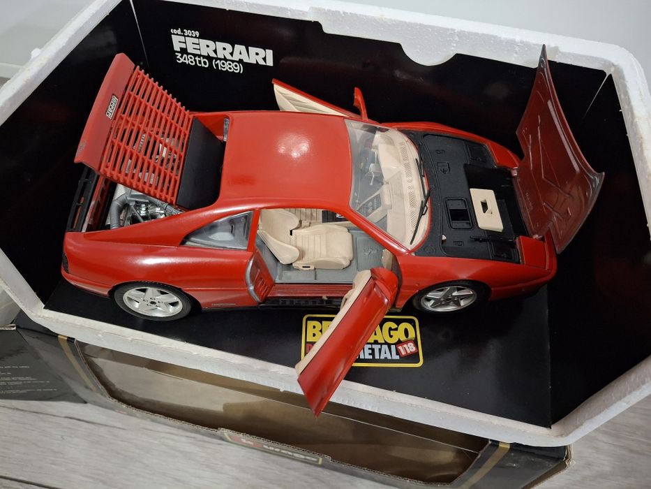 Album i samochód Kolekcjonerski Ferrari 348tb Bburago 1:18