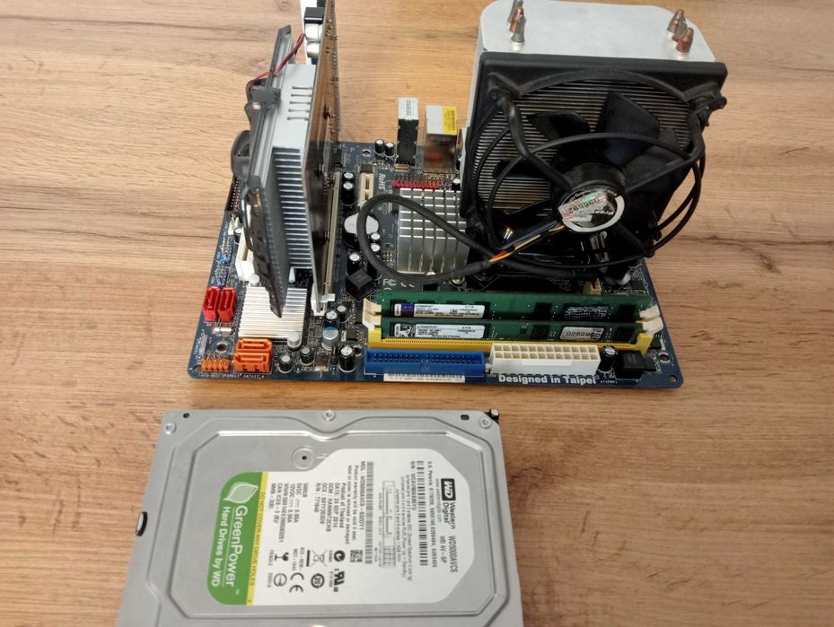 Zestaw Intel core2 q6600, GeForceGT630 2GB, freezer7Pro, 4GB RAM, HDD 500GB, Monitor