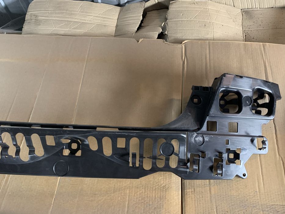 Направляюча задньего бампера (центральнa) M paket BMW 7  g11/g12  . )