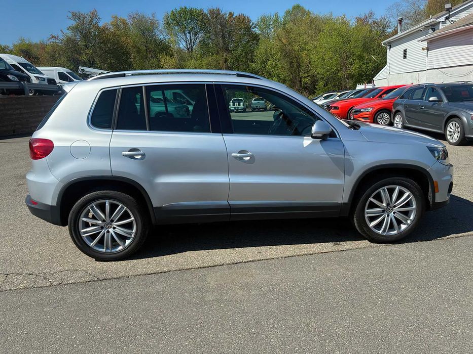 Volkswagen Tiguan Sport      2015