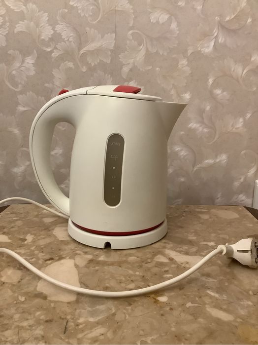 Электрочайник Philips.