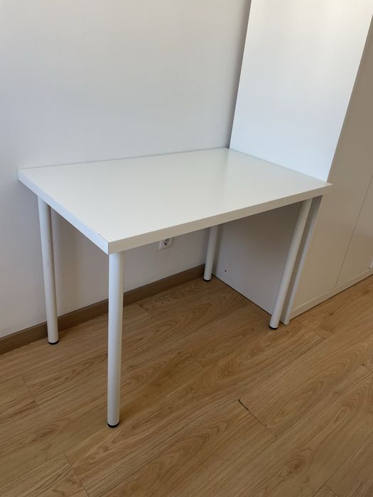 Mesa IKEA. Dimensoes na foto