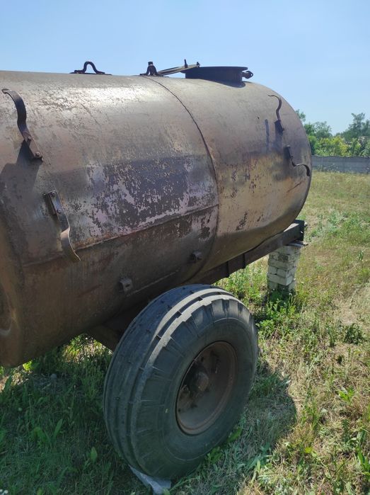 Продам бочку 3.2 куба прицепна