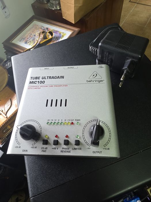 Mic pre amp Behringer M100