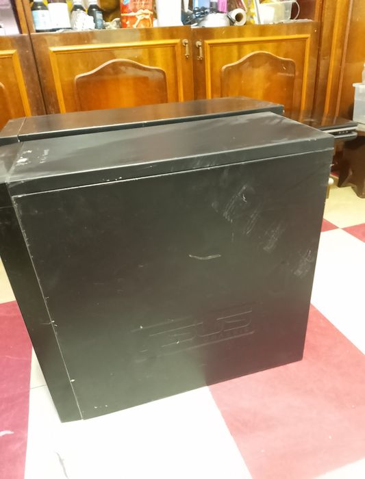 Продам два корпуса на компьютер