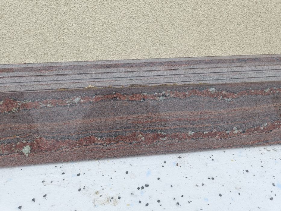 Parapety zewnętrzne granitowe