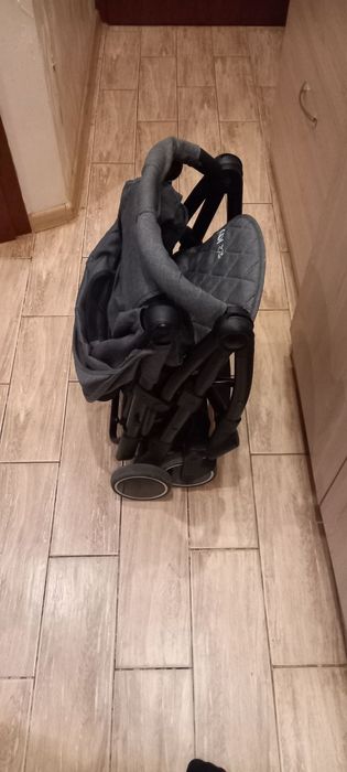 Продам коляску дескую