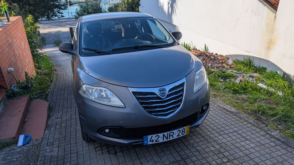 Lancia Ypsilon 1.2 (2014) - Impecável de Mecânica e Interiores