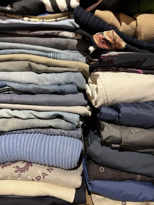 Lote de 250 Peças de Roupa Y2K / Vintage – Homem e Mulher – Revenda