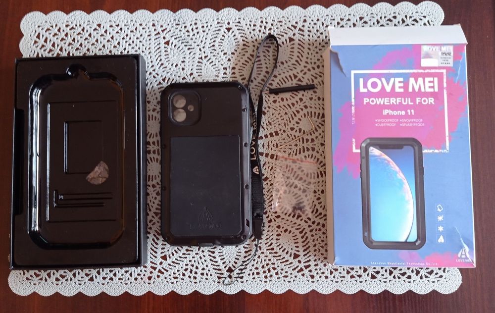 Etui do iPhone 11 love mei nieużywane czarne
