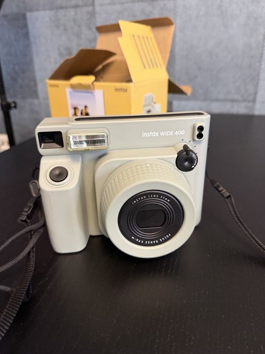 Фотоапарат миттєвого друку INSTAX WIDE 400