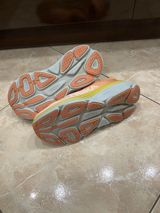 Hoka Bonbi 8 Жіночі