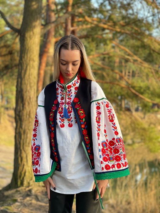 Вишиванка з Яворівським орнаментом
