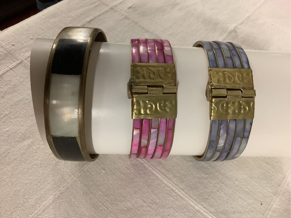 Pulseiras indianas com embutidos