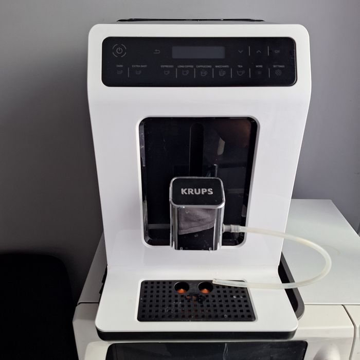 Ekspres Krups 4 letni model  EA89  200 zl