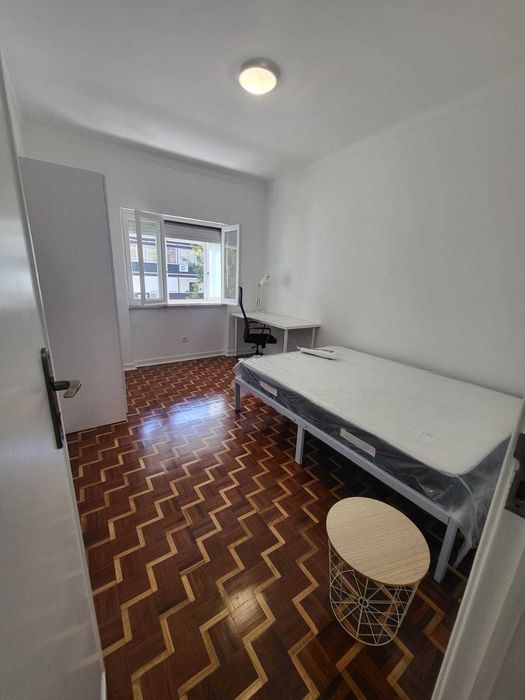 Apartamento Remodelada no Centro de Almada, 4 Quartos, Estudantes/Professores