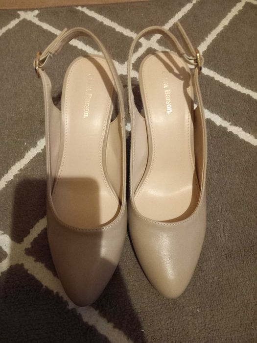 Sprzedam buty na obcasie