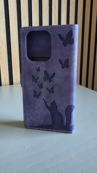 Capa Flip para Xiaomi Redmi 13 – Roxa com Gato e Borboletas