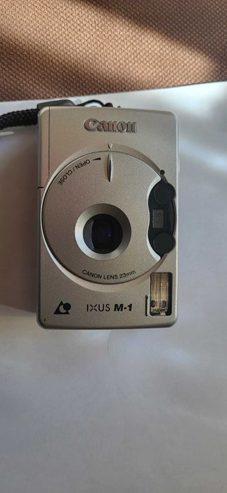 Câmara Analógica CANON IXUS M-1