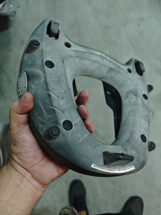 Base Monokey Givi Pronto a Montar  na Honda Transalp 700