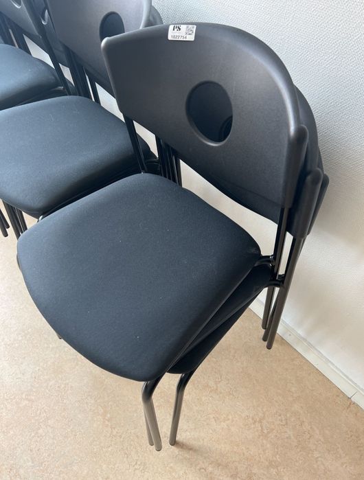 Cadeiras Stoljan em tecido preto