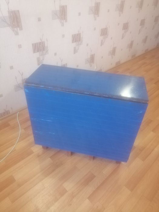 Продам обеденный стол книжку