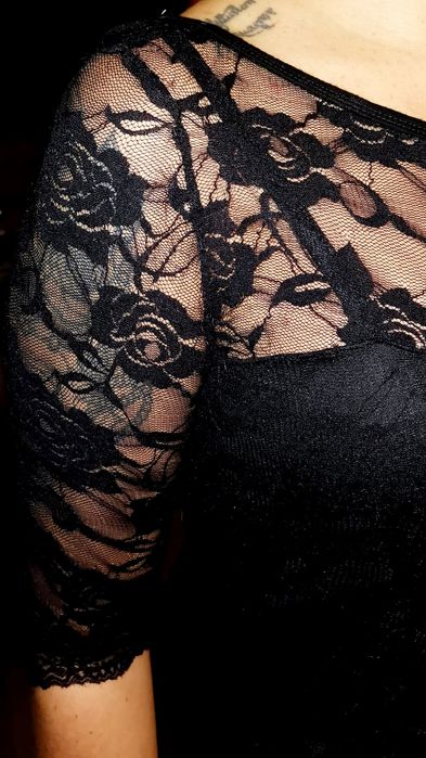 Czarna koronkowa sukienka