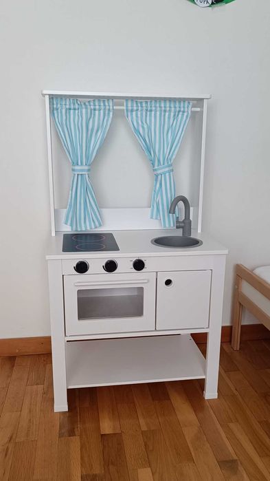 Cozinha infantil reversível IKEA SPISIG