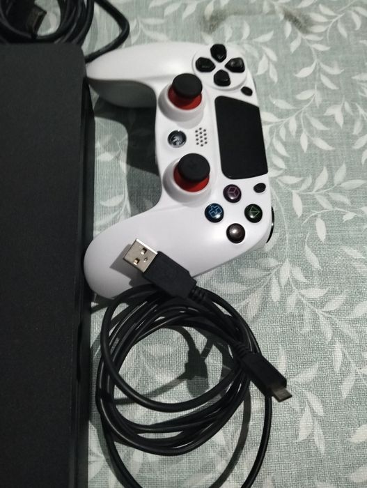 PlayStation 4 com comandos