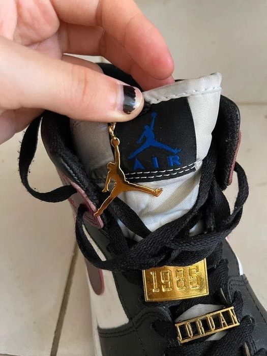 Nike Air Jordan 1 Mid SE Gold Pendents