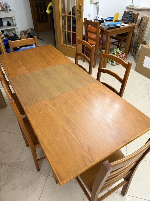 Mesa de jantar extensivel em pinho maciço com 4 cadeiras