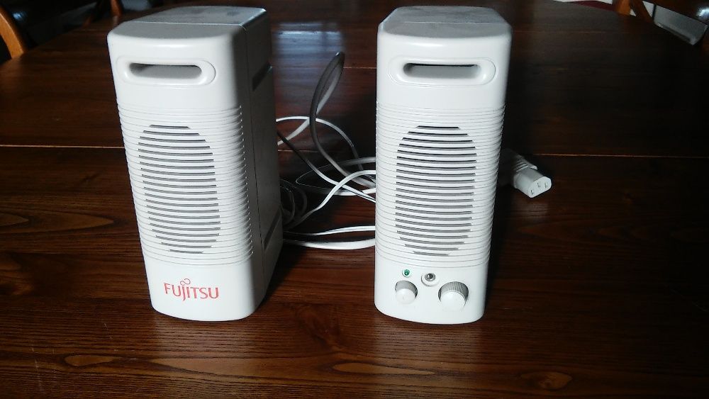 Colunas Labtec e Fujitsu