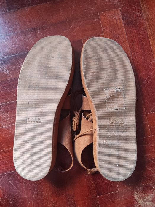 Sandálias novas tamanho 41