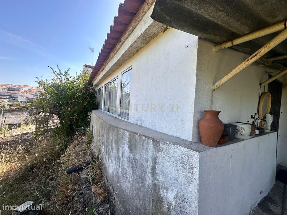 Moradia T3 com garagem e cerca de 1.600 m² de terreno | Seda – Alter d