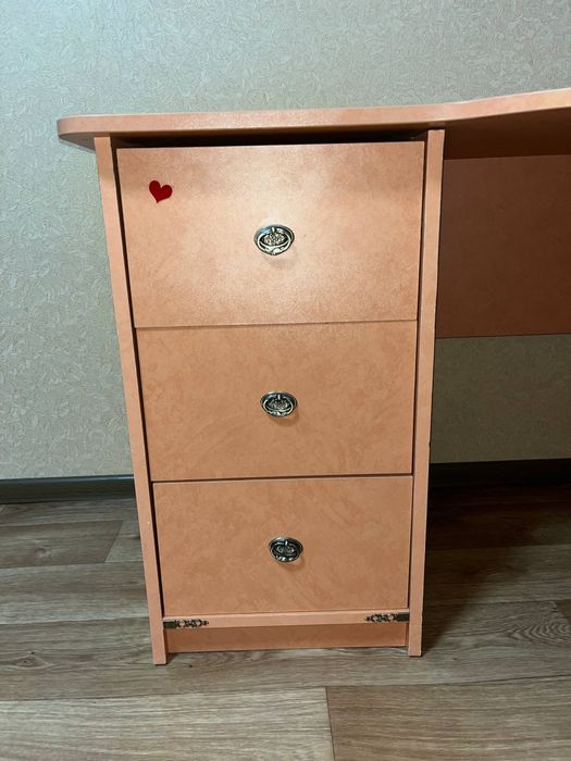 Продам якісний письмовий стіл