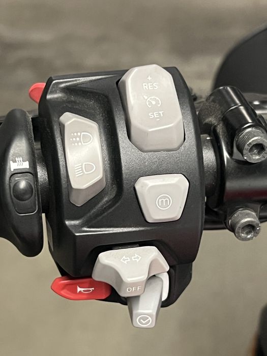 Triumph Speed Triple RS Nacional como nova
