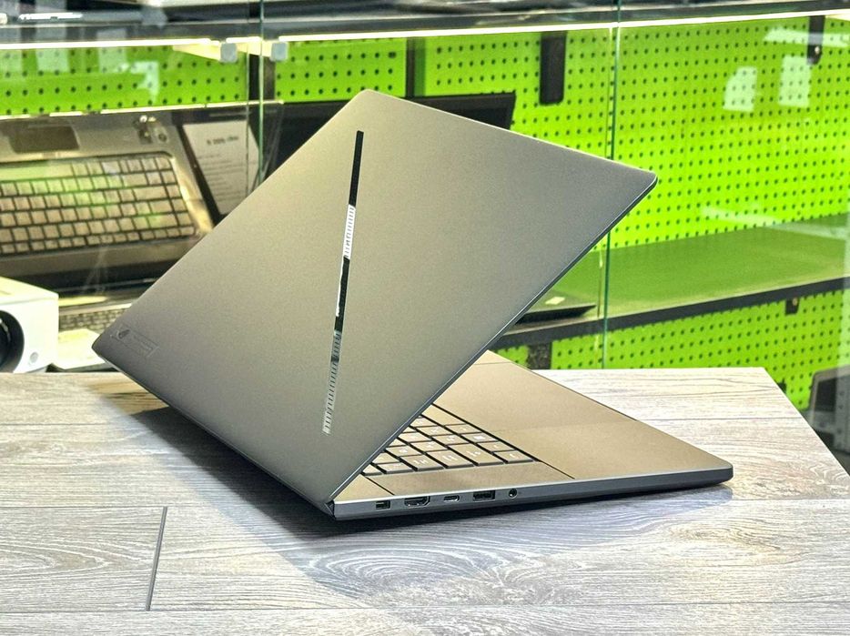Asus Rog Zephyrus G16 | 16" OLED | Intel Core Ultra 9 | RTX 4070