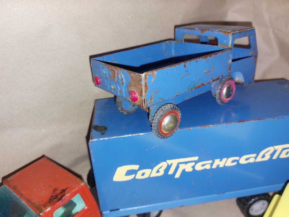 Игрушечные машинки