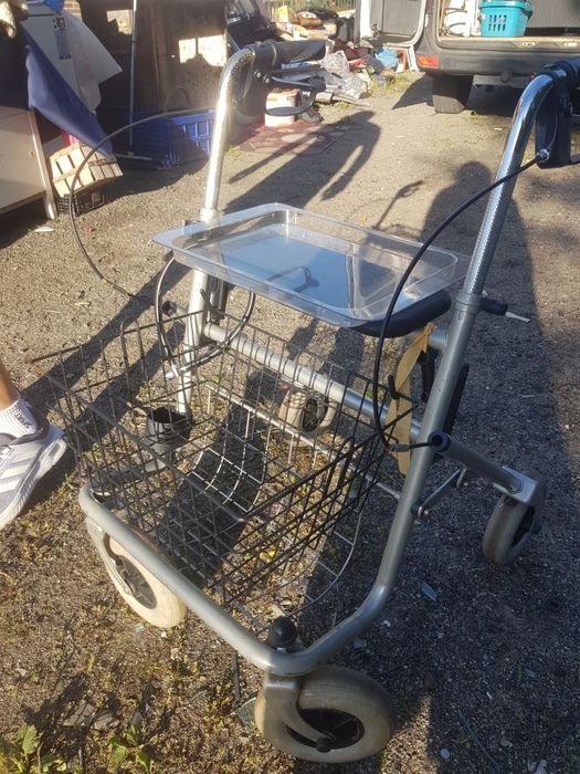 Chodzik balkonik  z siedziskiem dla osób starszych niepełnosprawnych