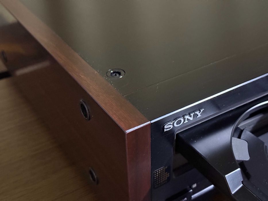 Sony CDP-557ESD (серія ES, Made in Japan) - 220 в , пульт.