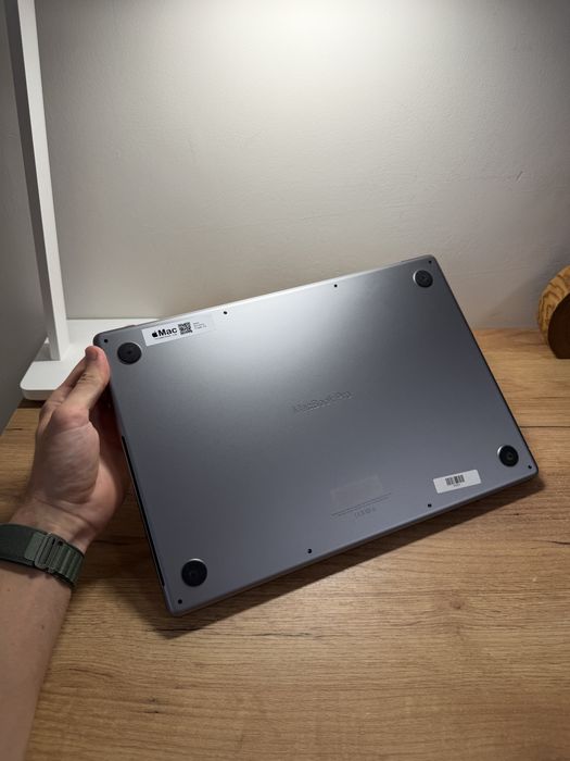MacBook Pro 16 2021 32GB RAM 512GB SSD 85%