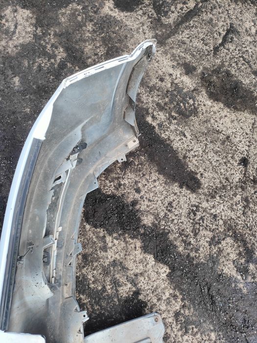 Opel Astra III H zderzak przedni biały Z474 uszkodzony