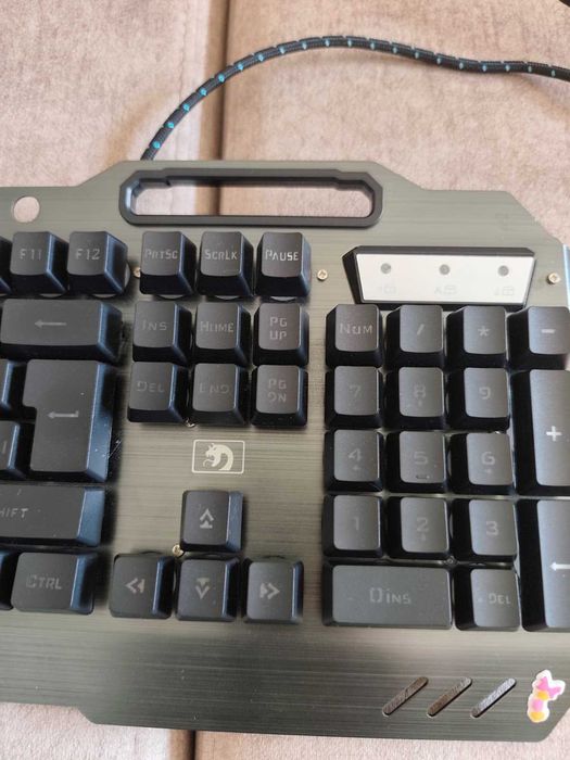 Teclado Mecânico Gaming RGB IK618 – Chassis Metálico